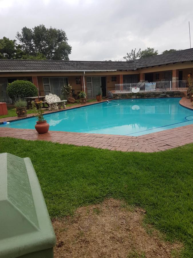 ג'רמיסטון African Elephant Guesthouse מראה חיצוני תמונה
